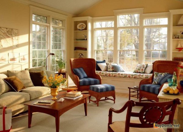 Лаконичный интерьер гостиной в классическом стиле Лаконичный интерьер гостиной в классическом стиле