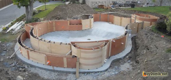 Установка опалубки из фанеры Установка опалубки из фанеры