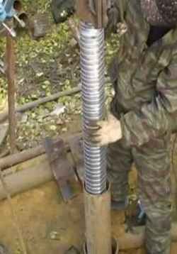 Вставка фильтра для скважины на воду