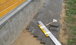 укладка тротуарной плитки для отмостки укладка тротуарной плитки для отмостки