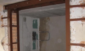 Укрепление проема из пенобетона уголком Укрепление проема из пенобетона уголком