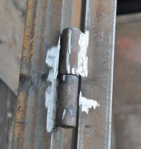 Установка петель для ворот из профлиста Установка петель для ворот из профлиста