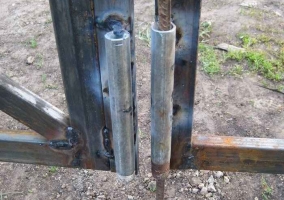 Нижний фиксатор створки распашных ворот Нижний фиксатор створки распашных ворот