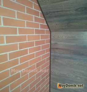 Отделка стен лоджии ламинатом - установка кромки (плинтуса) Отделка стен лоджии ламинатом - установка кромки (плинтуса)