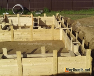Устройство фундамента под дом из арболита (опалубка) Устройство фундамента под дом из арболита (опалубка)