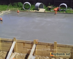 Заливка бетонного цоколя для дома из арболита Заливка бетонного цоколя для дома из арболита