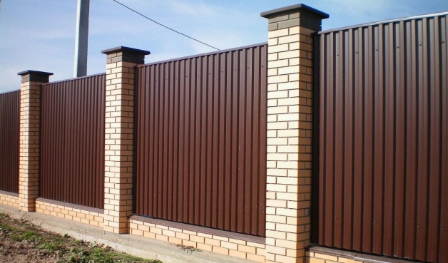 Забор из профнастила (профлиста) своими руками Забор из профнастила (профлиста) своими руками